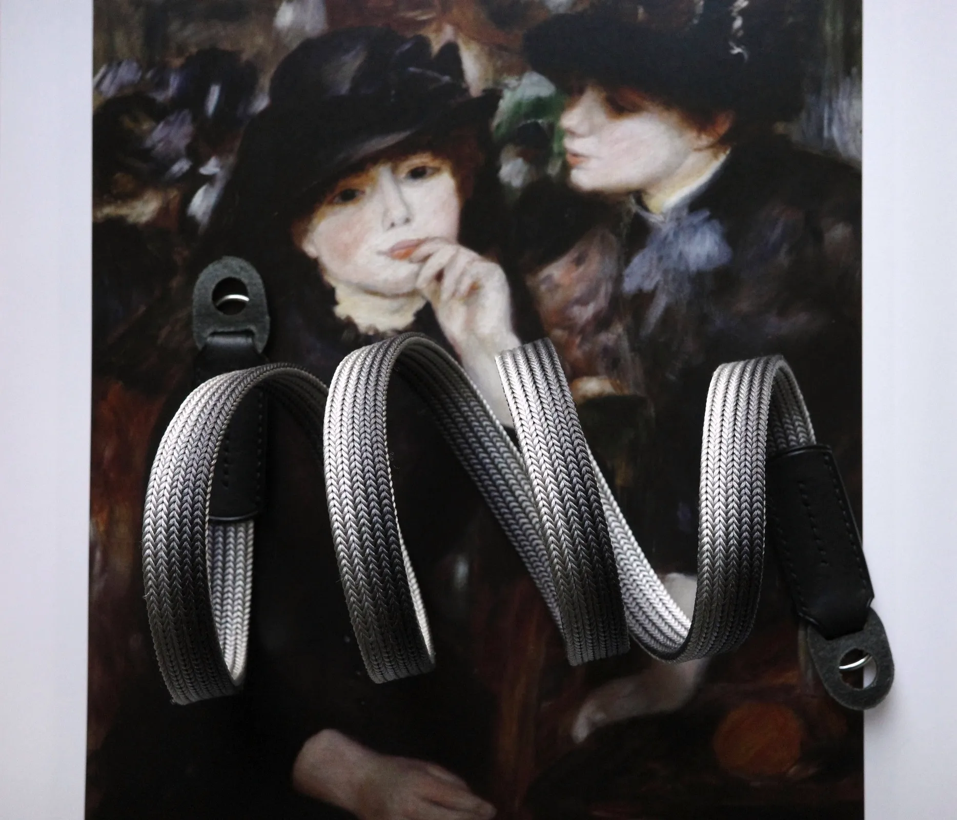 We have adopted the braiding technique known as Bamboo-gumi, which dates back to the Kamakura period and was primarily used for horse bridles (omogai). Its characteristic is that a variety of patterns can be created through different combinations of the braided cords. It's a flat, soft camera strap. The ring conection part is sewing with the leather，it is best to match the color you prefer with the leather you are making the Kumihimo with.