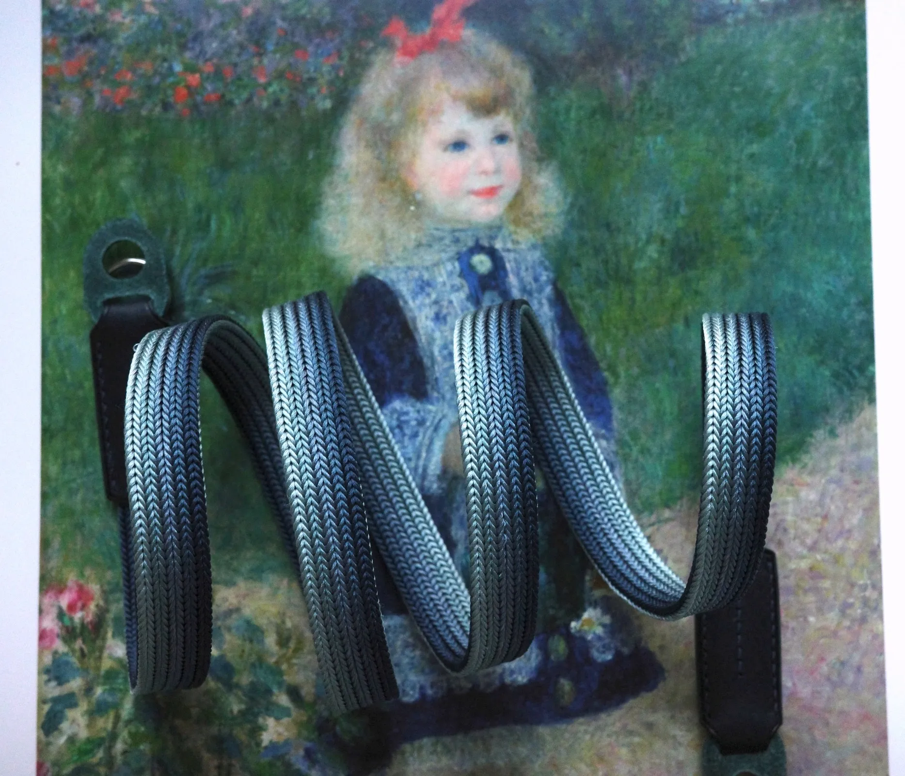 We have adopted the braiding technique known as Bamboo-gumi, which dates back to the Kamakura period and was primarily used for horse bridles (omogai). Its characteristic is that a variety of patterns can be created through different combinations of the braided cords. It's a flat, soft camera strap. The ring conection part is sewing with the leather，it is best to match the color you prefer with the leather you are making the Kumihimo with.