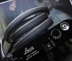 We have adopted the braiding technique known as Bamboo-gumi, which dates back to the Kamakura period and was primarily used for horse bridles (omogai). Its characteristic is that a variety of patterns can be created through different combinations of the braided cords. It's a flat, soft camera strap. The ring conection part is sewing with the leather，it is best to match the color you prefer with the leather you are making the Kumihimo with.